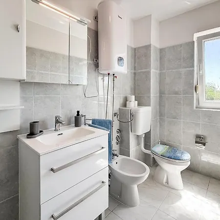 1 Bedroom Lovely Apartment In Pinezici * Pinezići