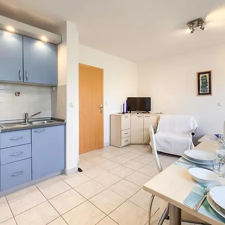 1 Bedroom Lovely Apartment In Pinezici Apartment