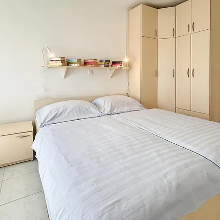 1 Bedroom Lovely Apartment In Pinezici *