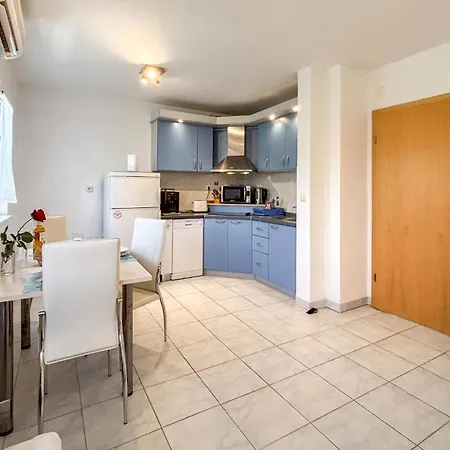 1 Bedroom Lovely Apartment In Pinezici *